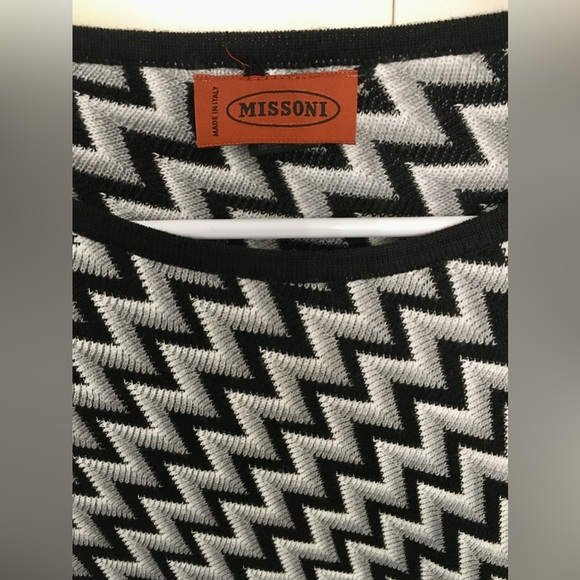Missoni Poncho Gray White and Black Chevron Pattern. One Size. - Picture 3 of 4